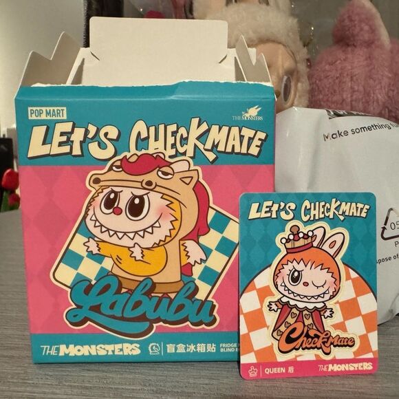 THE MONSTERS Labubu Let’s Checkmate Fridge Magnet - Queen - Picture 1 of 4